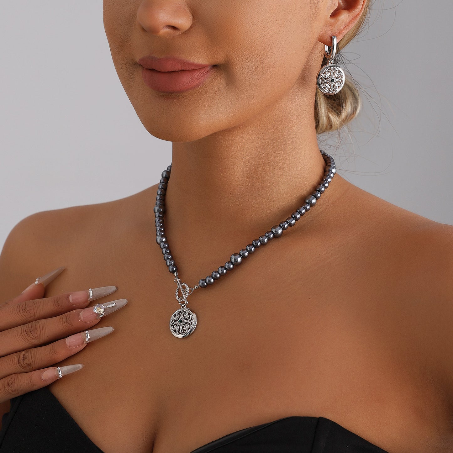 Elegant Geometric Hollow Floral Heart Alloy Plated Necklace for Women