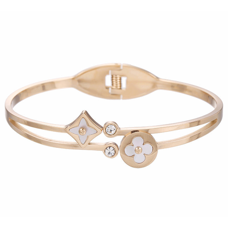 Natural Fresh Sweet Four-Leaf Clover Titanium Steel Bracelet with Gold Plating for Women