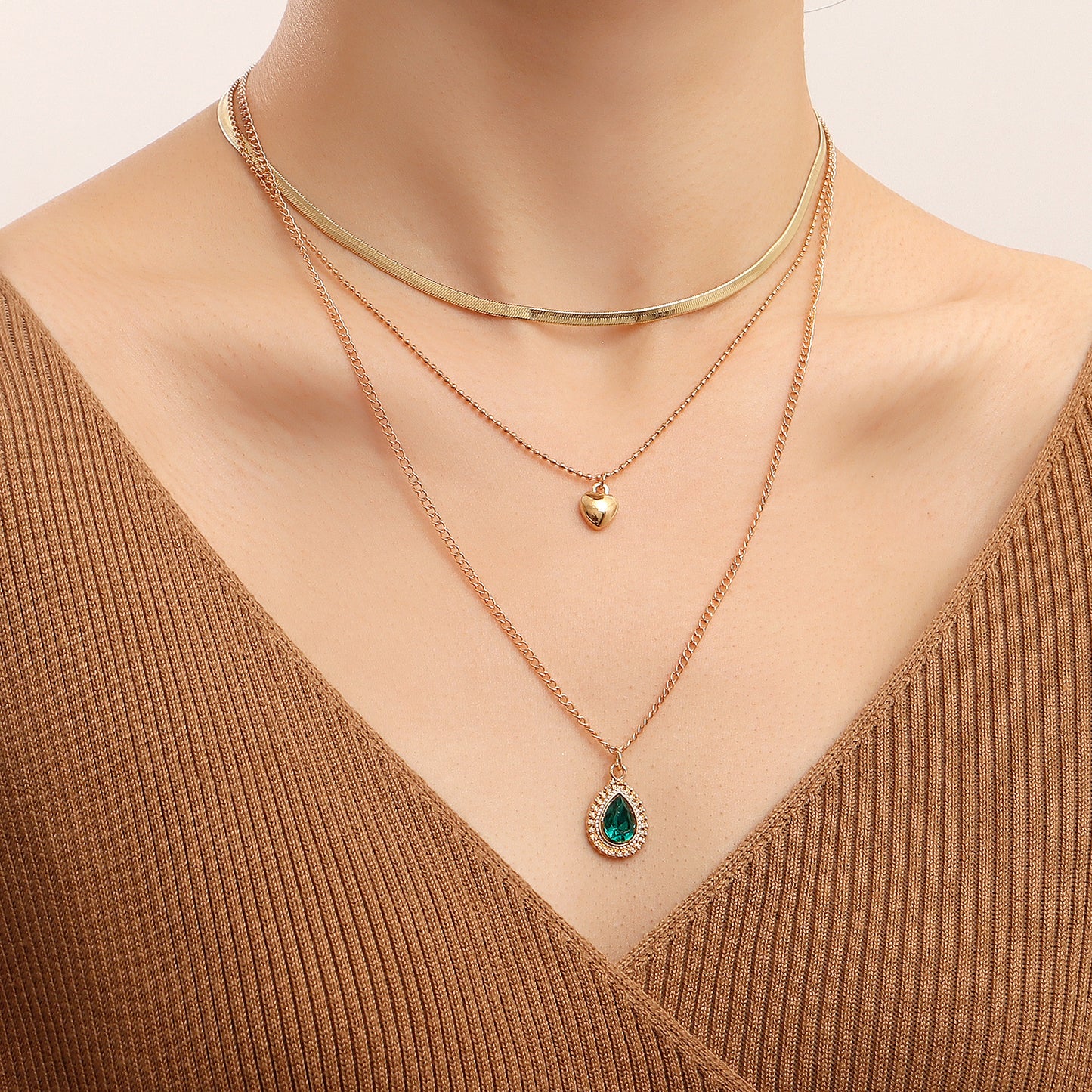 Fashionable Geometric Pendant Necklace for Women with Gold-Plated Alloy Chain and Multi-Layer Clavicle Design