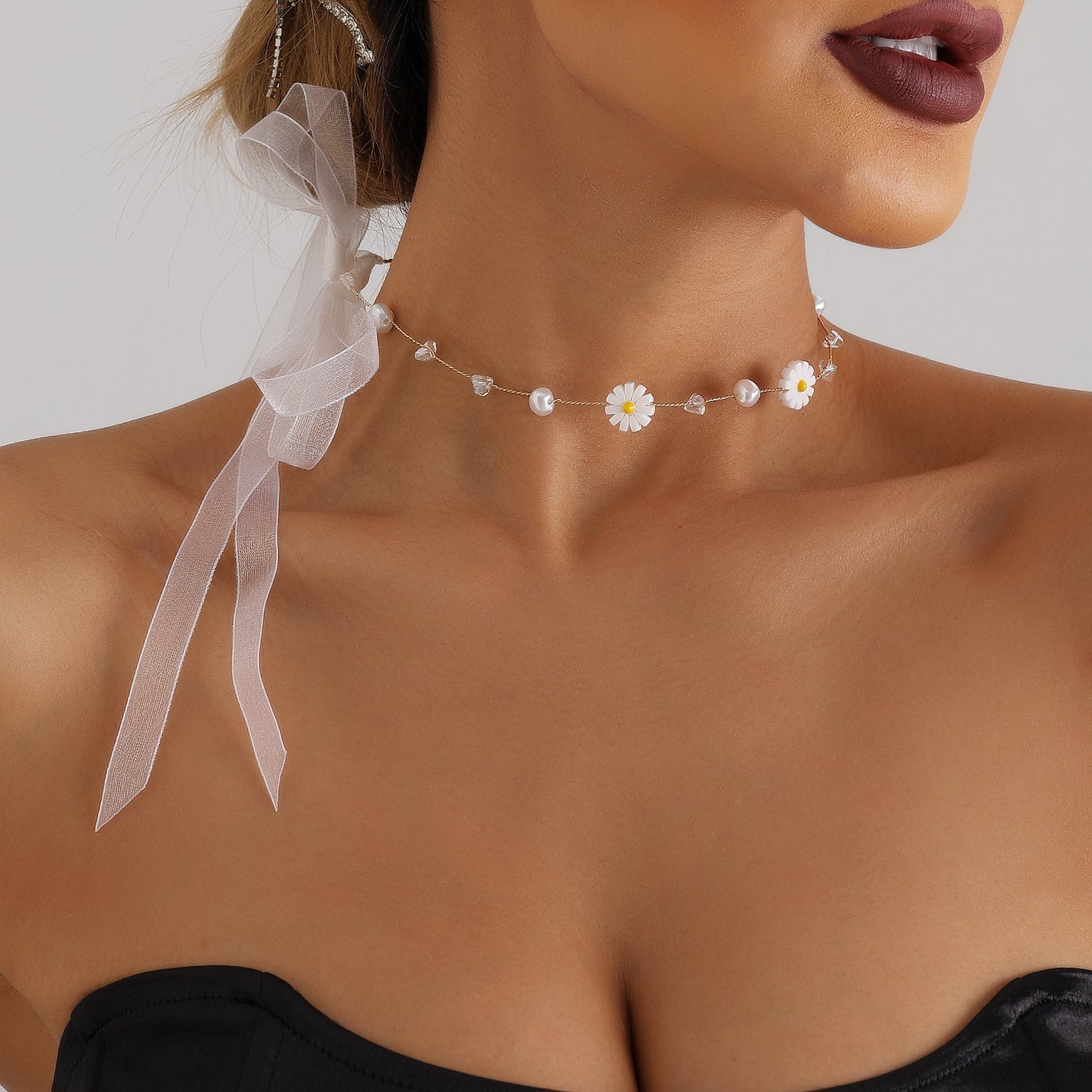 Elegant Bowknot Ribbon Necklace for Brides Luxury Geometric Pendant with Electroplated Metal Chain