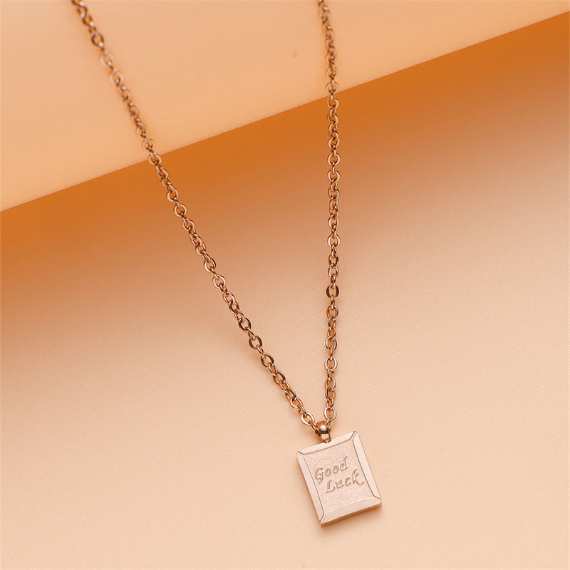 Collar de Acero Inoxidable con Colgante de Letra Tono Dorado Minimalista con Acabado Galvanizado para Mujer