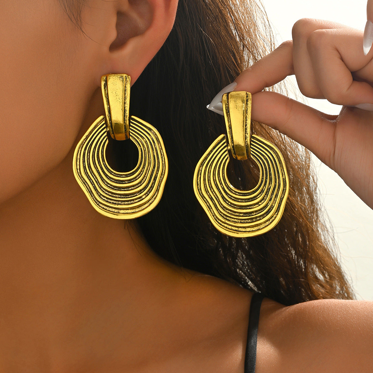 Pendientes Plegados Geométricos Minimalistas para Mujer de Aleación de Zinc Galvanizados Ligeros de Lujo Joyería de Moda para Orejas