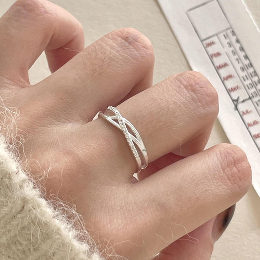 Anillo Minimalista de Plata de Ley 925 con Forma de Corazón y Detalles de Circonita para Mujer