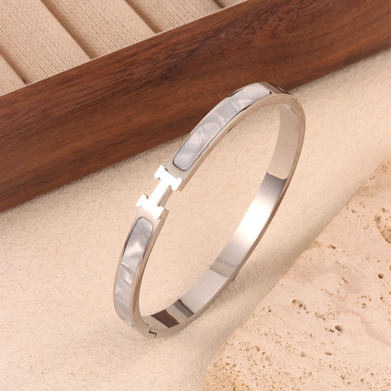 Elegant 18K Gold Plated Geometric Round Titanium Steel Bracelet
