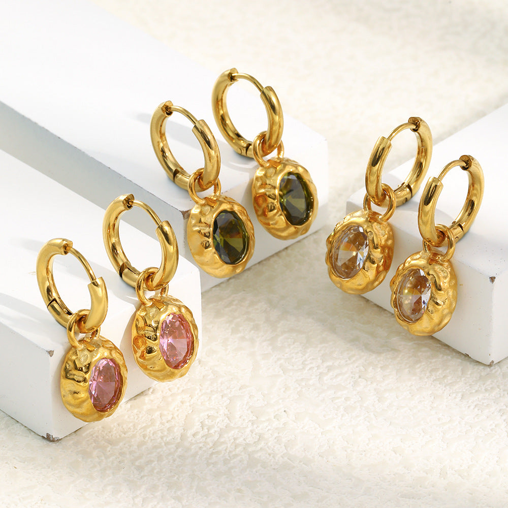 Orecchini a Cerchio Minimalisti Ovali in Acciaio Inossidabile Placcato Oro 18K con Texture Martellata e Piccolo Zircone