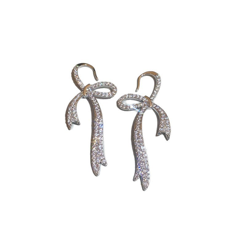 Orecchini floreali minimalisti con perle, perno in argento sterling 925 e strass, da donna