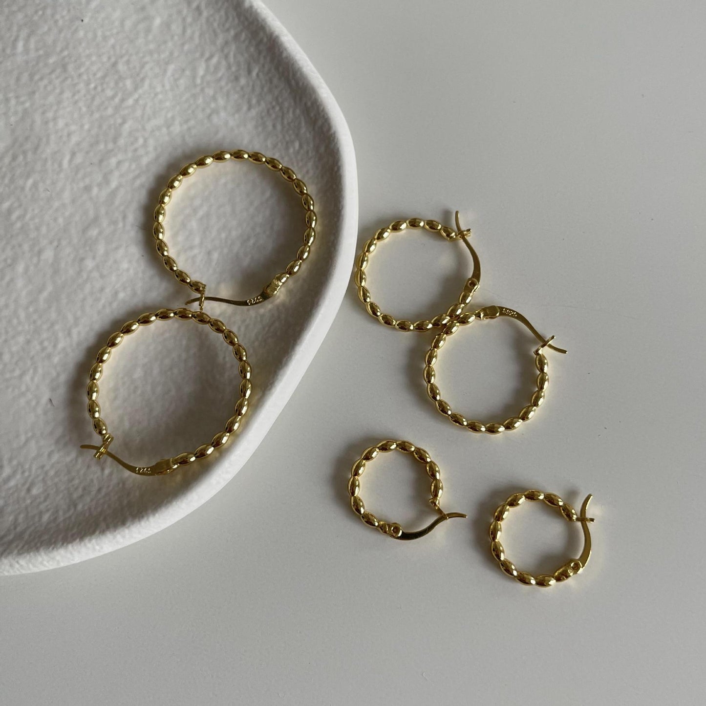 Orecchini a cerchio minimalisti geometrici a forma di oliva in argento sterling 925 con placcatura in oro