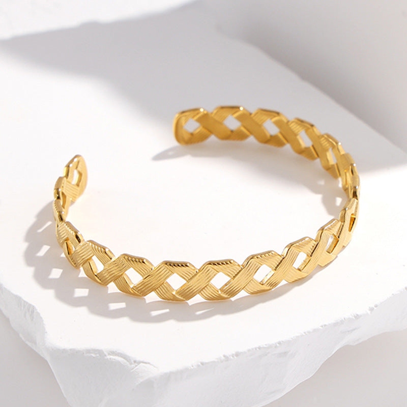 Pulsera esclava abierta ajustable de acero de titanio con forma de C hueca geométrica para mujer con acabado chapado