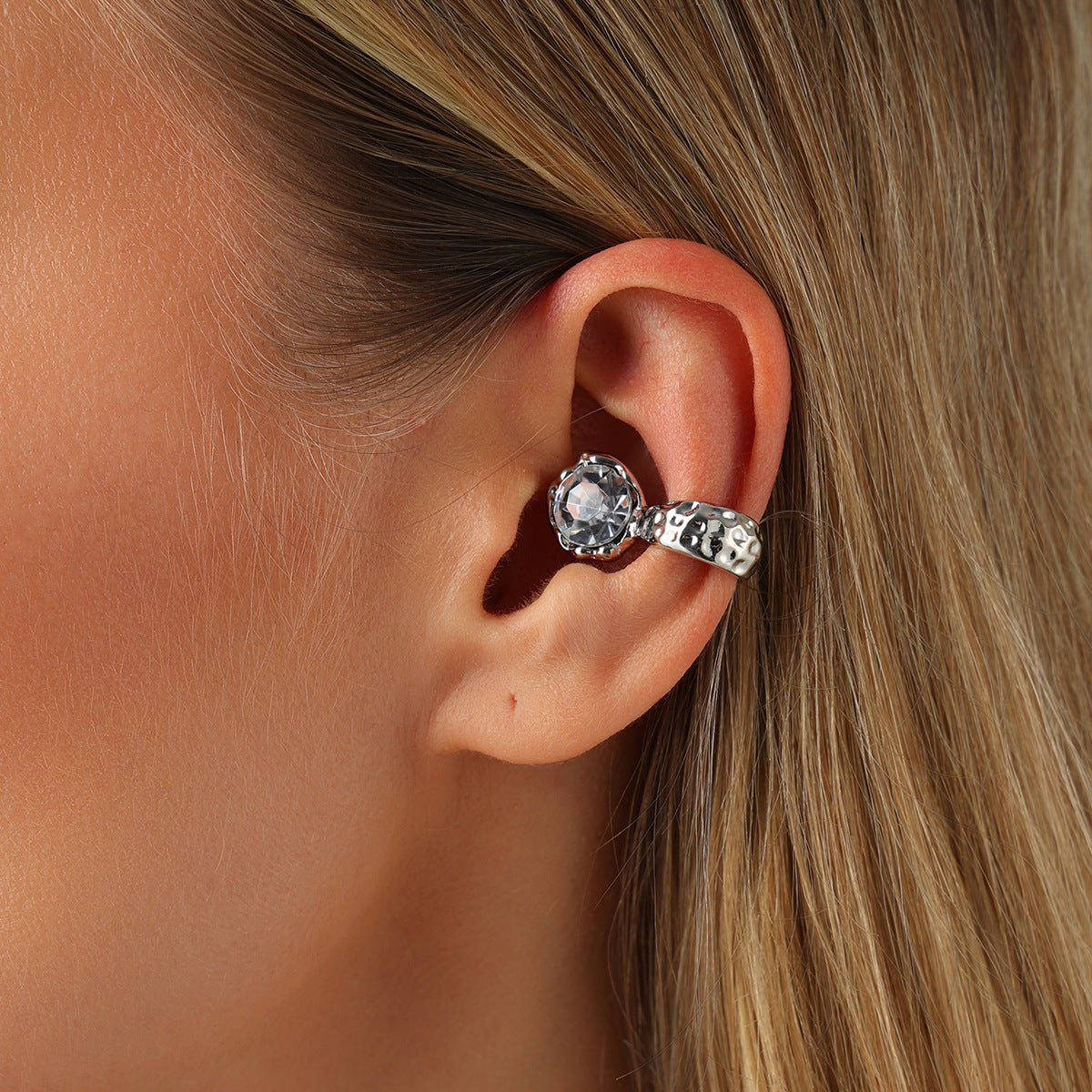 Minimalist Geometric Rhinestone Plated Zinc Alloy C-Shaped Ear Clip for Women