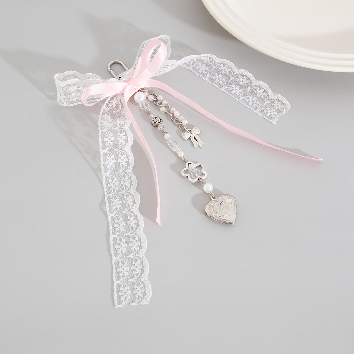 Sweet Minimalist Alloy Heart Teardrop Charm Bar with Bowknot for Bags