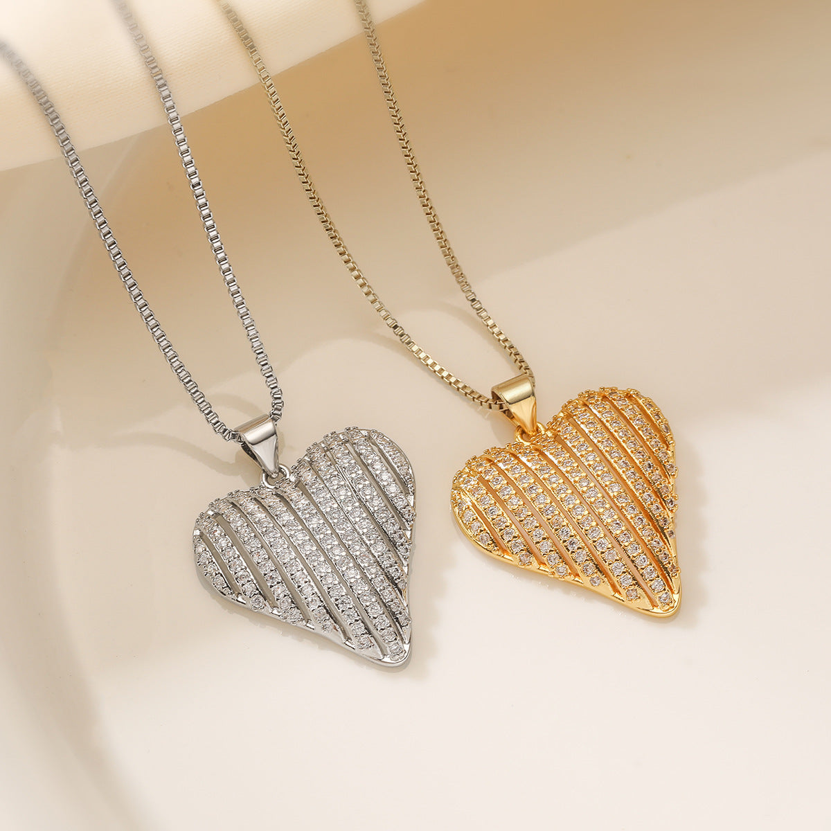 Minimalist Heart-Shaped Copper Pendant Necklace with Real Gold Plating and Zircon Inlay for Women