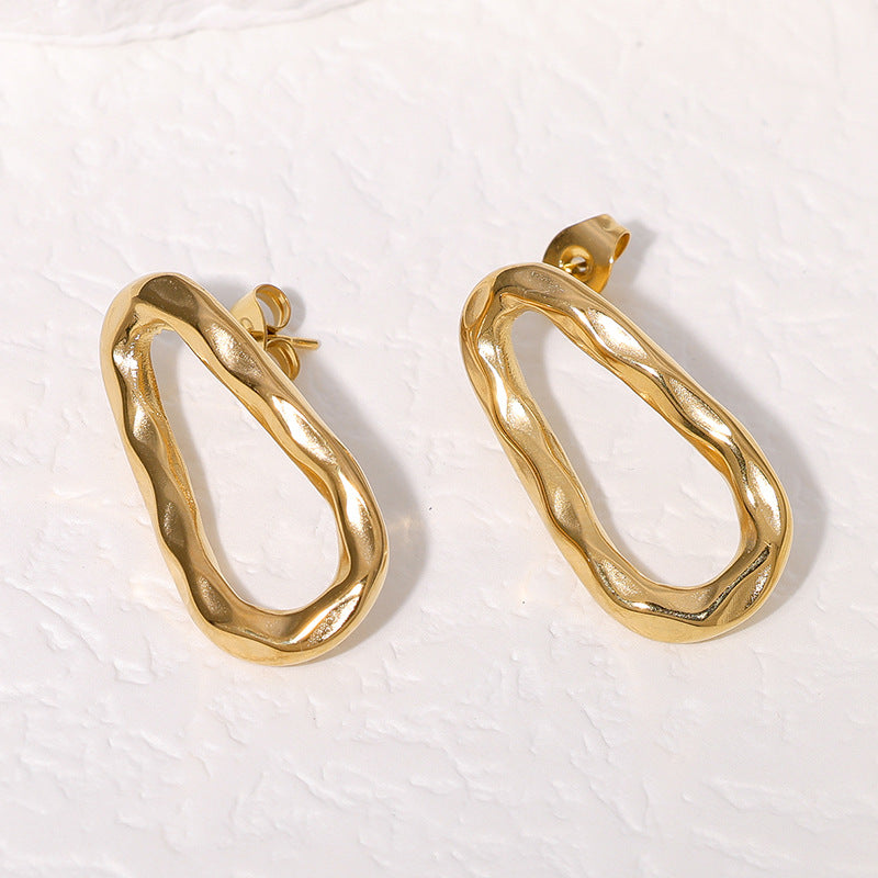 Orecchini a perno geometrici minimalisti in acciaio inossidabile placcati oro 18 carati, acciaio al titanio ipoallergenico, con accento a cuore, finitura elegante di lusso retrò