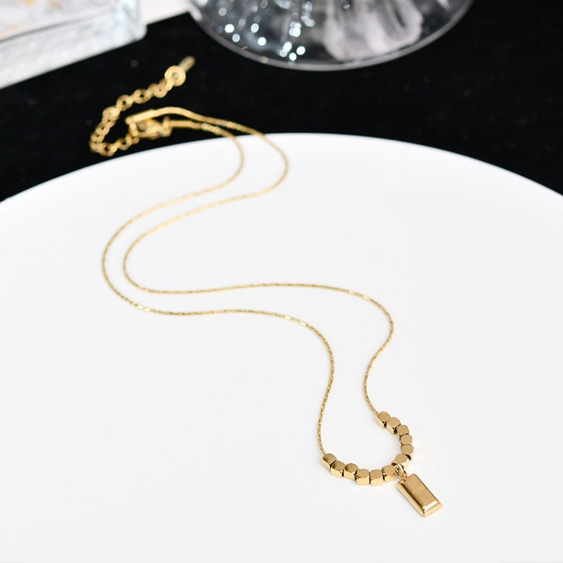 Collar minimalista geométrico con colgante cuadrado de acero de titanio chapado en oro para mujer