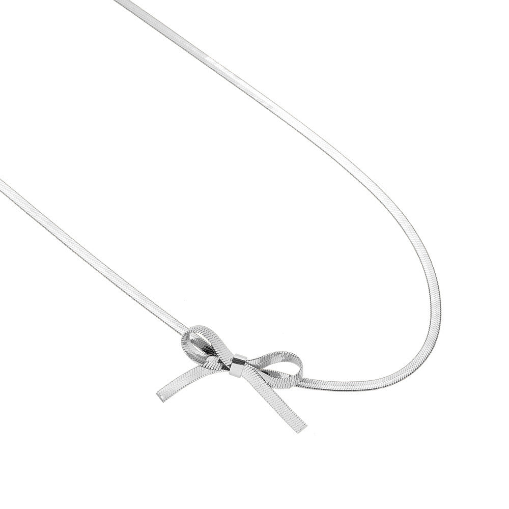 Gargantilla Minimalista para Mujer con Cadena de Serpiente de Acero Titanio Chapada en Oro y Diseño de Lazo
