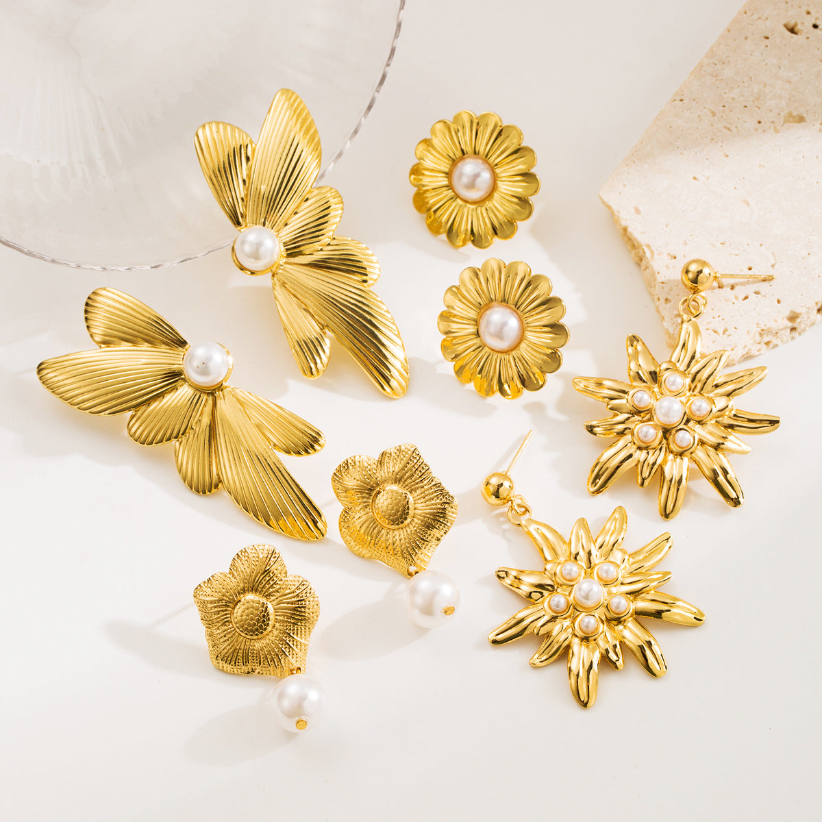 Orecchini da donna alla moda in acciaio inossidabile con geometria, placcatura in oro e dettagli in perle