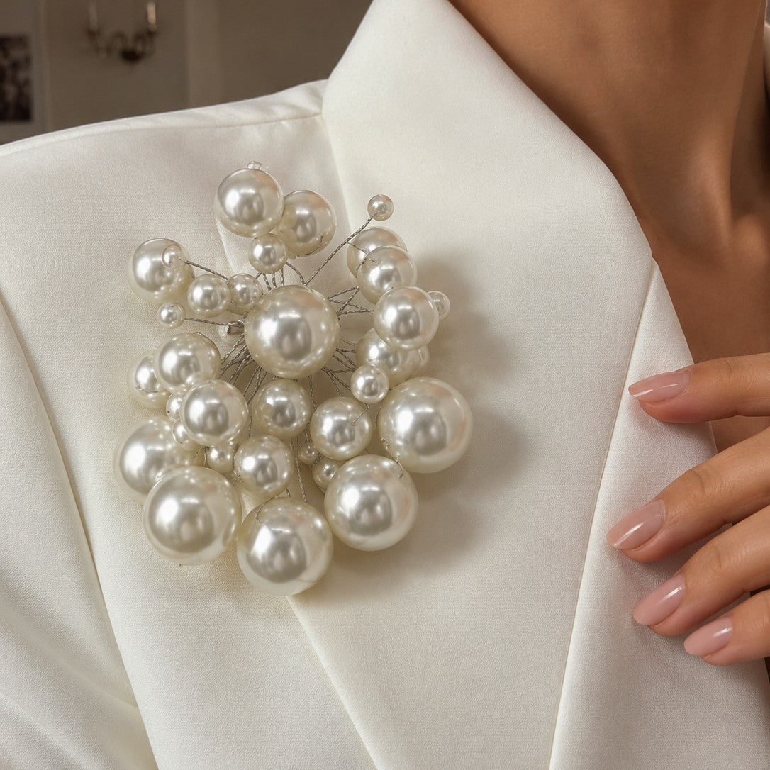 Sweet Elegant Gold Plated Brass Floral Pearl Brooch for Women