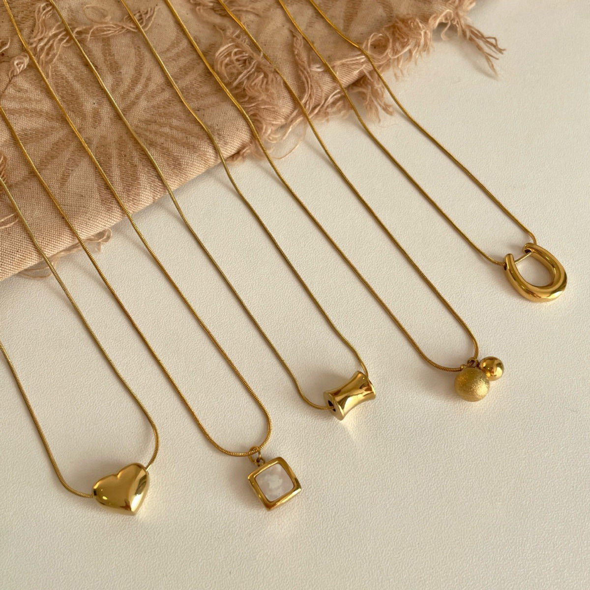 Minimalist Geometric Titanium Steel Necklace with Gold Plating for Layering Delicate Clavicle Chain