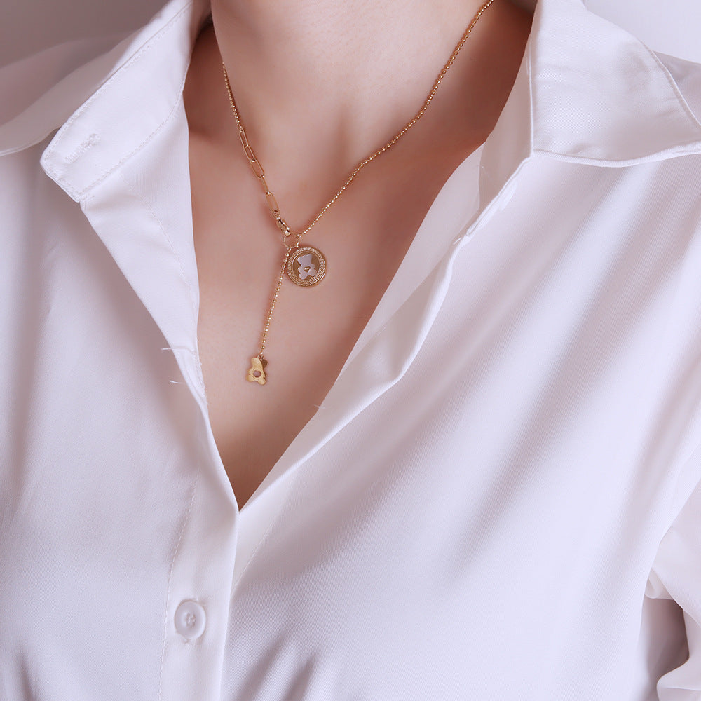 Collana con ciondolo a orsetto minimalista da donna in acciaio al titanio placcato oro, stile catena clavicola, design irregolare, collana lunga a strati