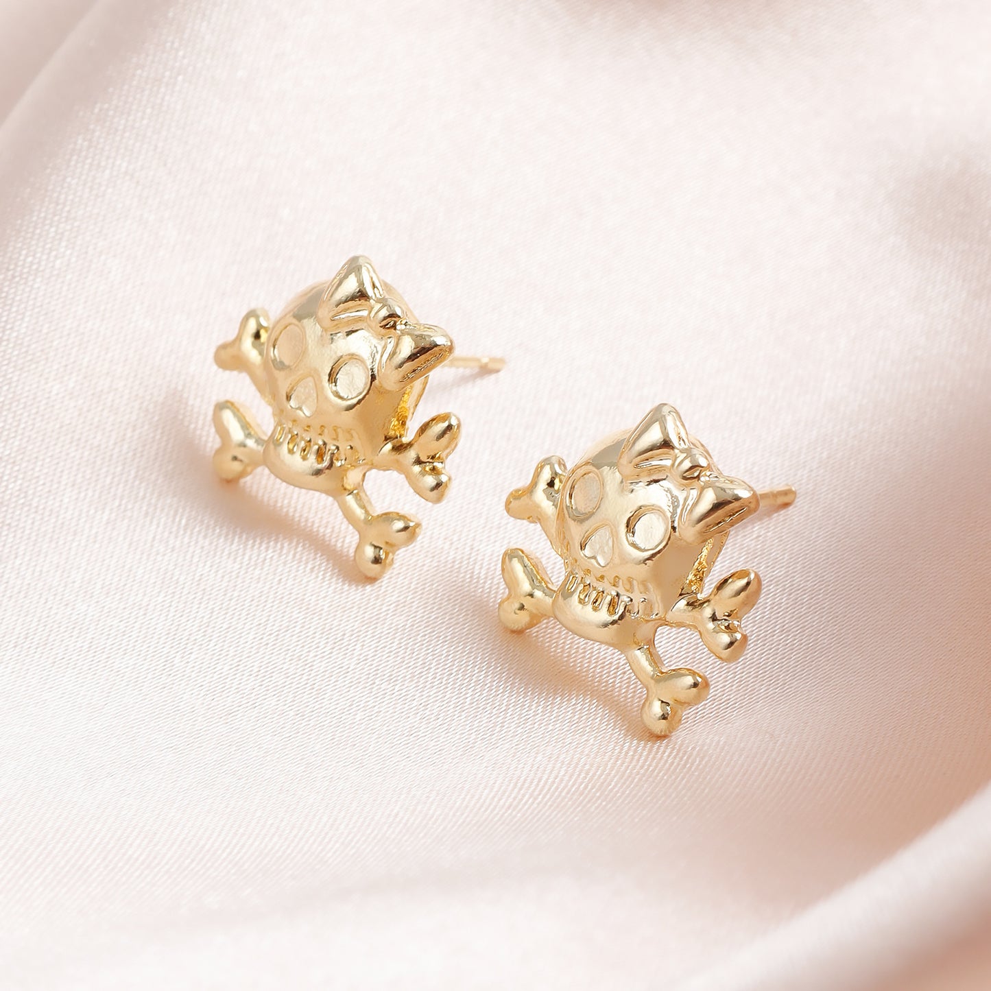 Vintage Gothic Skull Stud Earrings for Women with Electroplated Metal Construction and Geometric Design