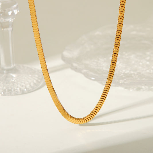 Collana a catena grumetta da donna in acciaio inossidabile geometrica minimalista con finitura placcata e texture lussuosa