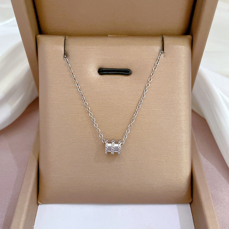 Collana con pendente geometrico minimalista in acciaio al titanio placcato per donna
