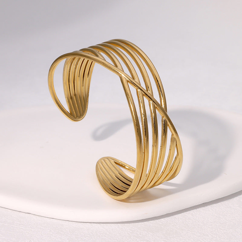 Minimalist Geometric Cold-Tone Bracelet with Heart and Floral Motifs in Gold-Plated Stainless Steel for Women
