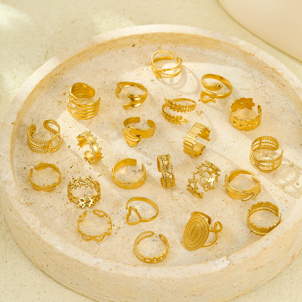 Anello aperto geometrico minimalista in acciaio inossidabile con placcatura in oro 18 carati, design multistrato cavo da donna