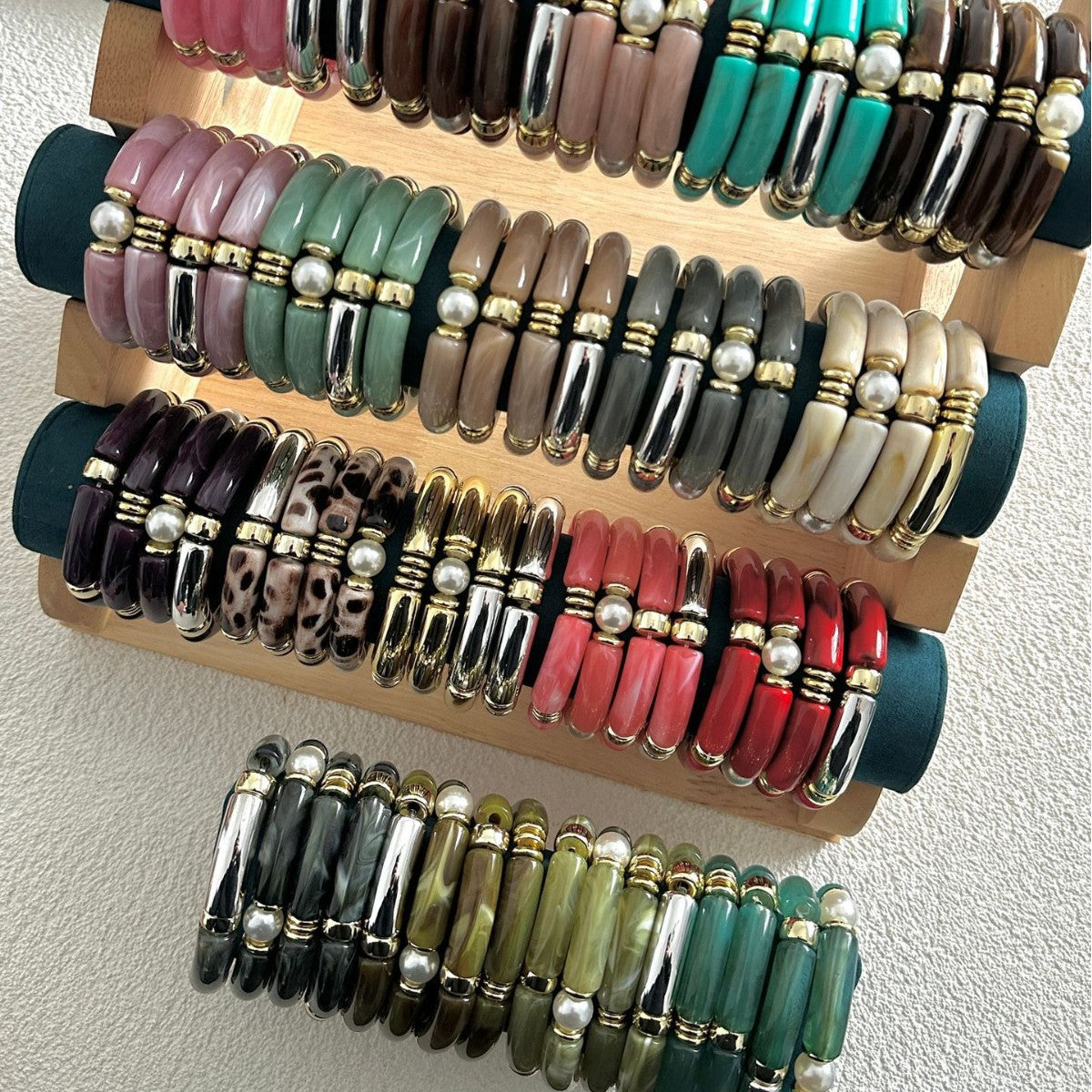 Bracciale Acrilico Vintage con Gradiente Geometrico placcato e Perline con design a Bambù