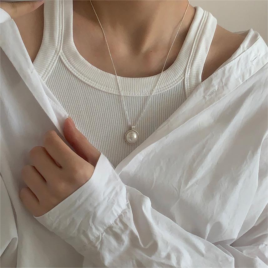 Minimalist Pearl Necklace in 925 Sterling Silver with Round Pendant, Elegant and Versatile Design
