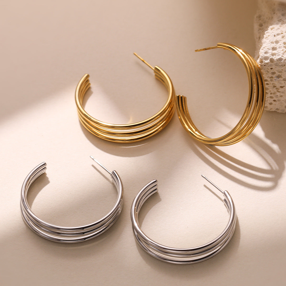 Pendientes minimalistas geométricos de acero inoxidable en forma de C para mujer con baño de oro de 18 quilates