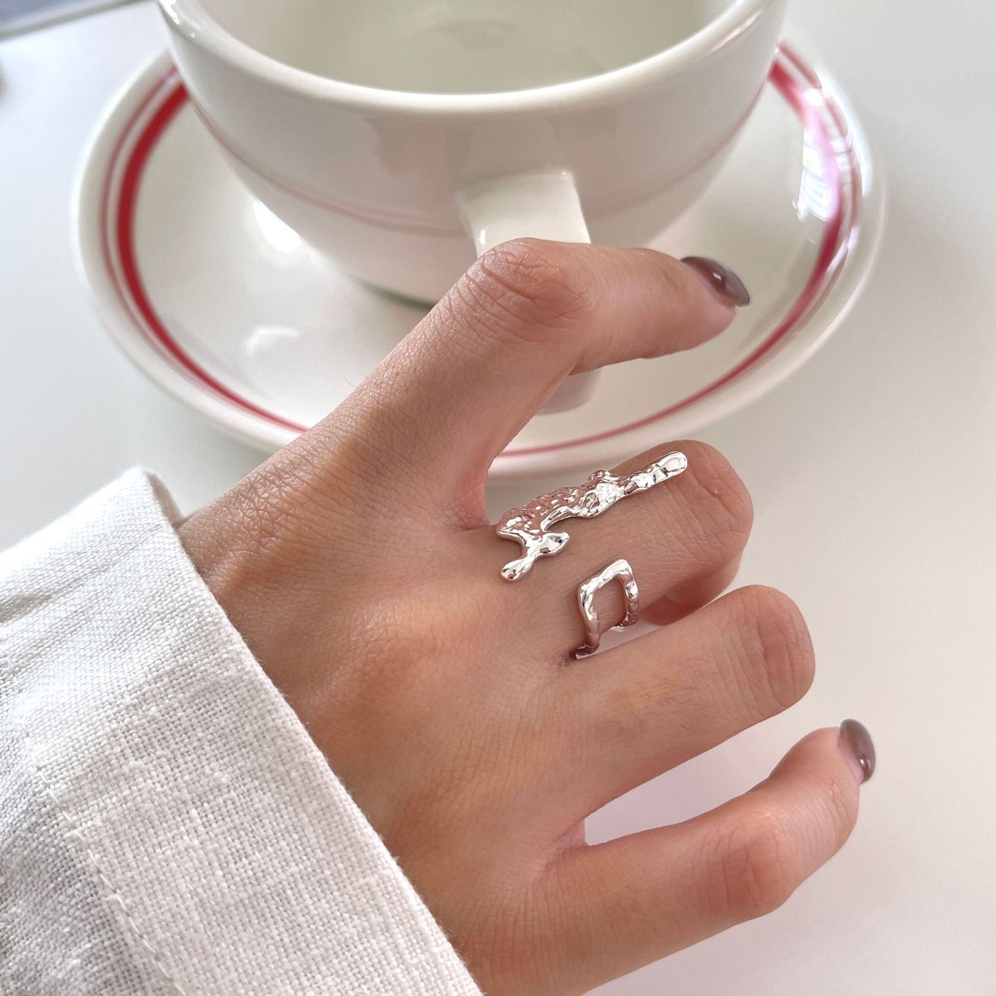 Anello Elegante Minimalista in Argento Sterling 925 con Geometria Irregolare e Texture Astratta, Aperto Regolabile da Donna