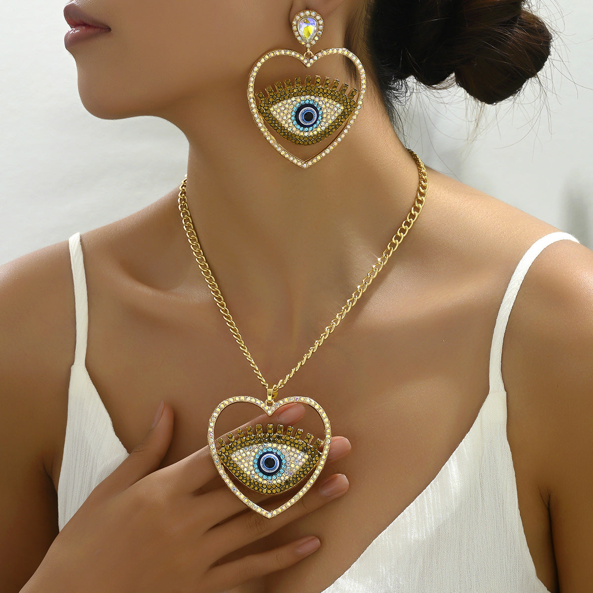 Juego de collar con colgante de ojo turco estilo retro Hip Hop con abalorios de aleación en forma de corazón y campana para mujer