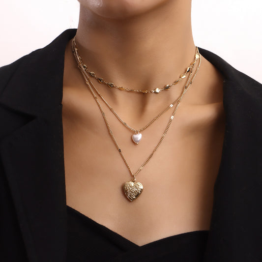 Affascinante Collana con Ciondolo a Cuore a Strati Multipli, Accenti di Perle e Charm Apribile per Donna in Lega con Finitura Placcata