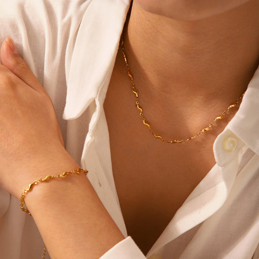 Wavy Geometric Stainless Steel Necklace for Women with Plated Finish and Water Wave Chain Design