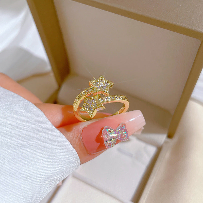 Anello in Ottone Placcato Oro con Stella a Cinque Punte Aperta e Micro Pavé, Anello da Dito Lussuoso Minimalista da Donna