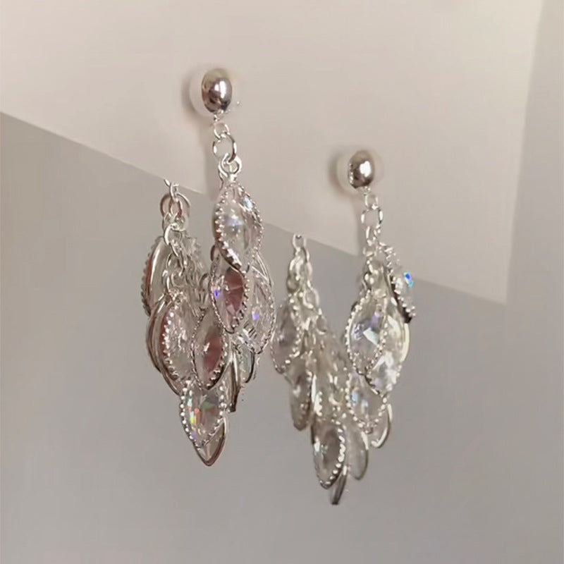 Pendientes de botón minimalistas florales de circonita en cobre chapado con postes de acero inoxidable para mujer