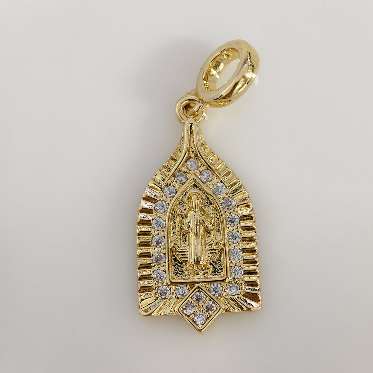 Ciondolo a Lettera Minimalista in Ottone Placcato Oro 18K con Barretta Charm con Zirconia Cubica Incastonata