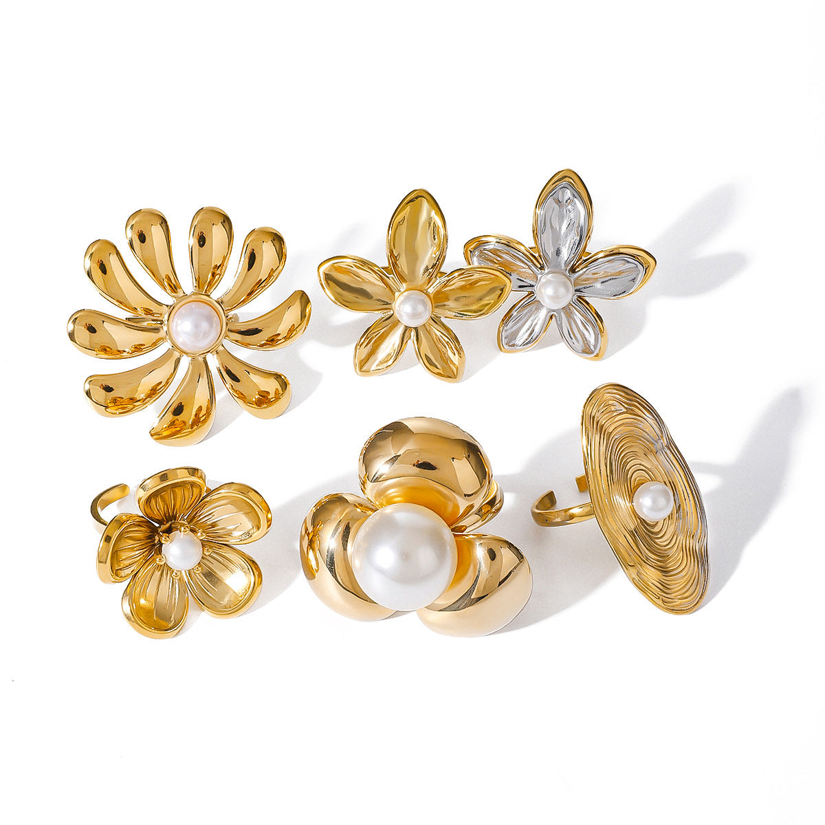 Elegante Anillo de Flor Chapado en Acero Inoxidable con Incrustaciones de Perlas para Mujer
