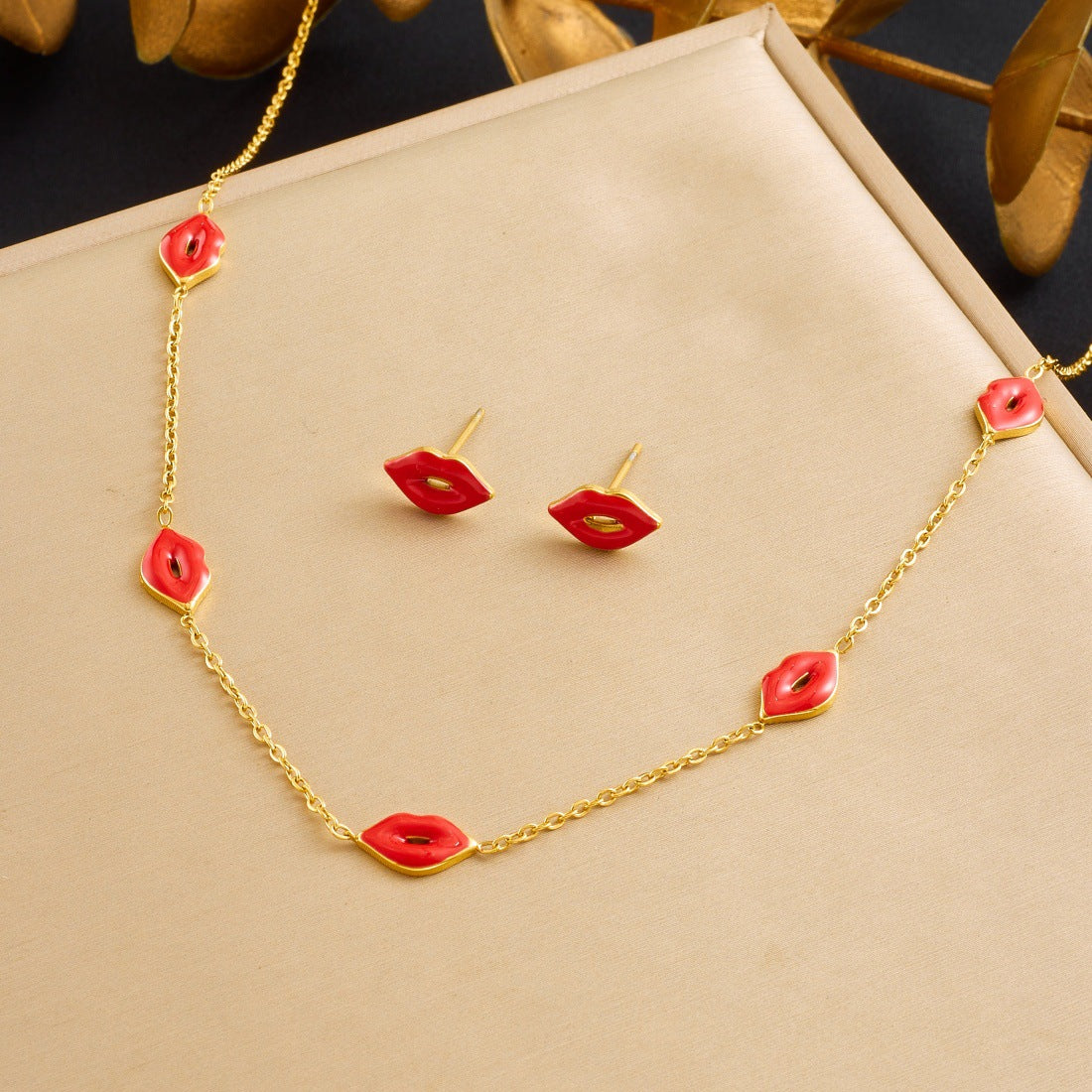 Minimalist Gold Plated Drip Oil Lips Pattern Stainless Steel Pendant Necklace Set for Women