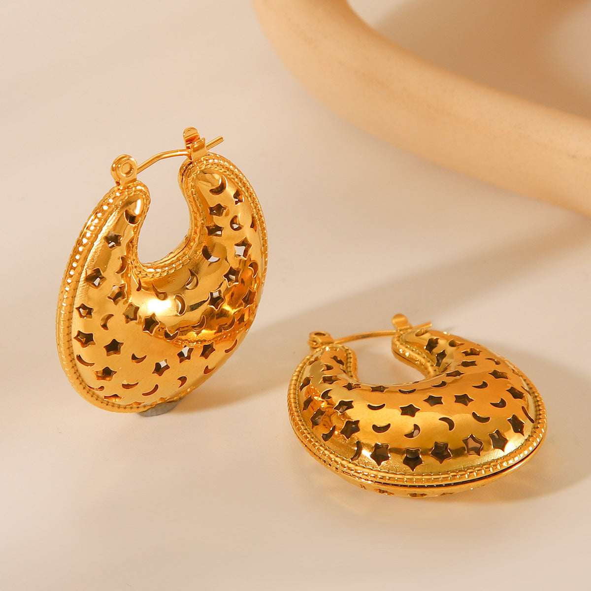 Pendientes minimalistas de acero inoxidable con diseño geométrico de estrella y luna para mujer con acabado chapado