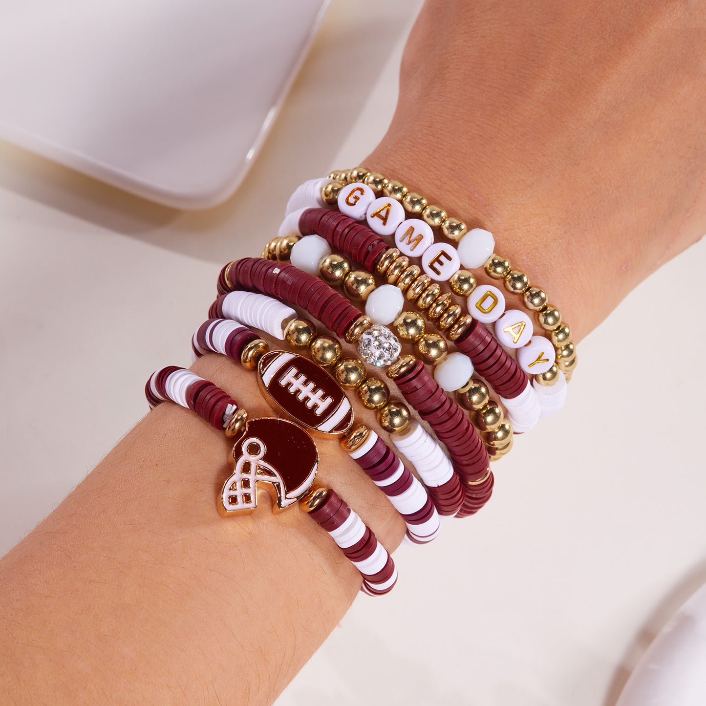 Pulsera unisex de goma con cuentas acrílicas y dijes de números con temática de fútbol para el día del partido o como regalo para mamá deportista