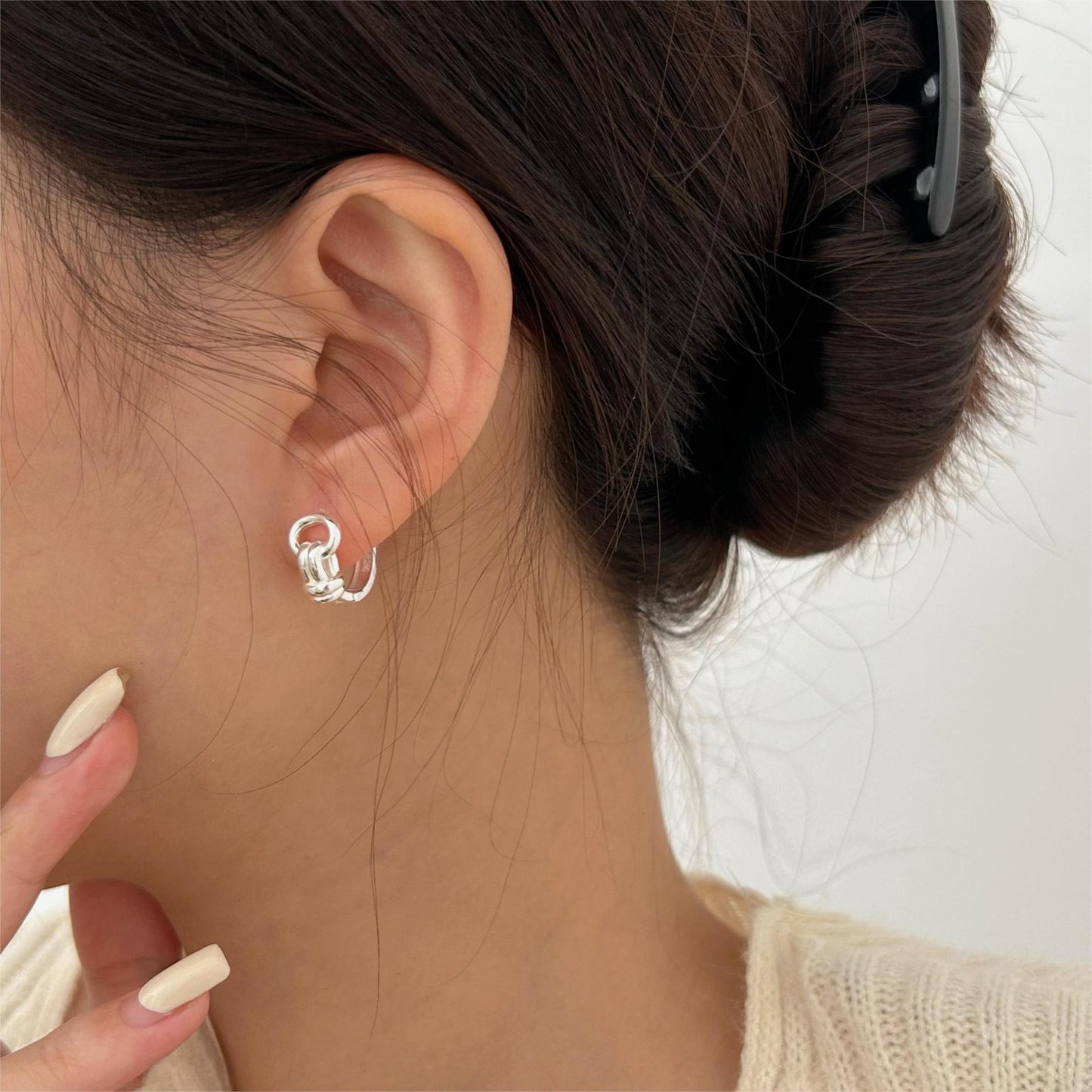 Minimalist Korean-Style Knot Ear Cuffs for Women Made of 925 Sterling Silver with Gold Plating, Asymmetrical Double-Ring Design