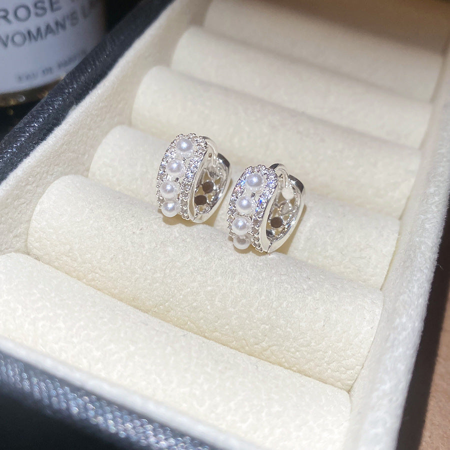 Orecchini a perno da donna a doppia falda a C in stile retrò francese elegante, con perle e intarsio in zircone