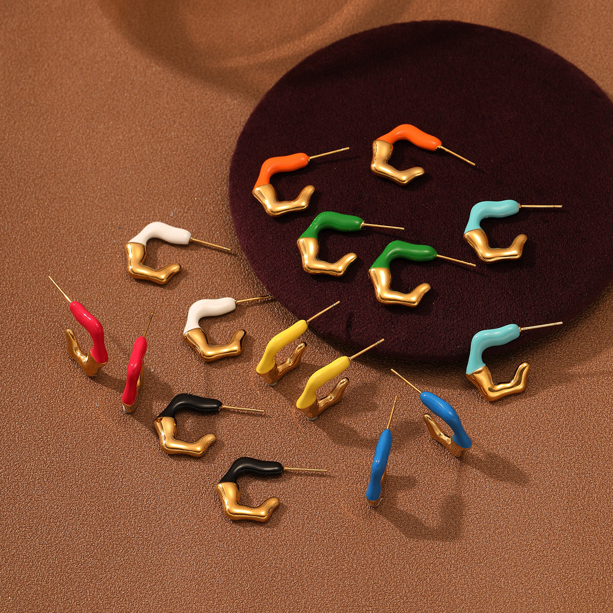 Orecchini da donna in stile francese vintage a forma di C in acciaio al titanio smaltato, dal design geometrico minimalista e alla moda, gioielli per le orecchie in acciaio inossidabile