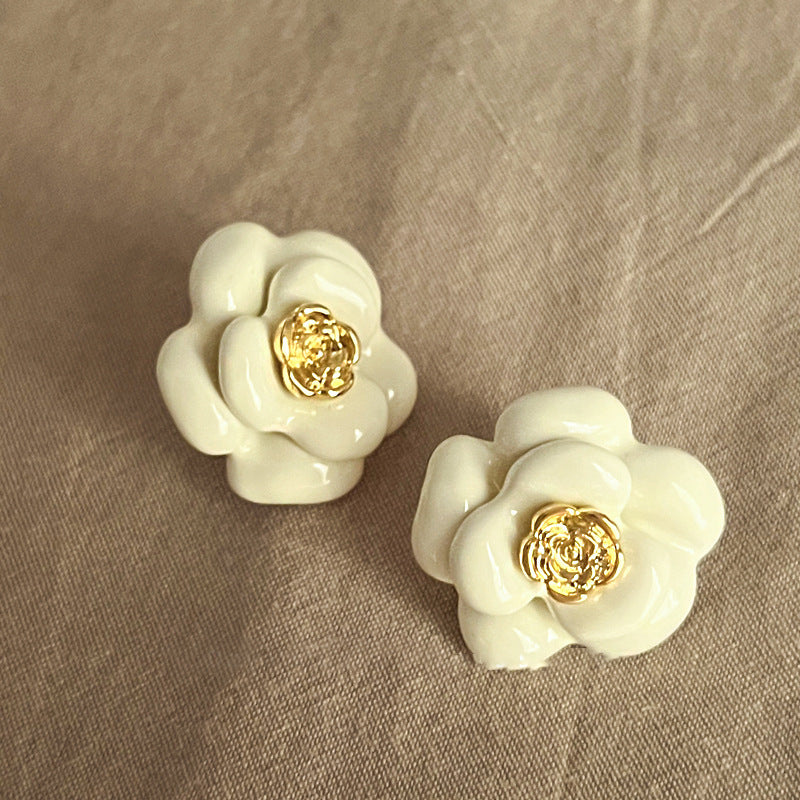 Orecchini a perno con perle dolci, eleganti e floreali per donna con perni in argento sterling 925