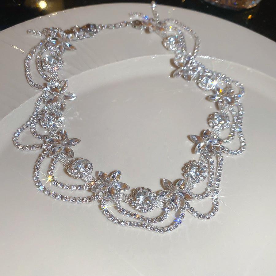 Collar Pendiente Vintage Elegante de Perlas y Diamantes de Imitación con Flores para Mujer con Cadena para Clavícula