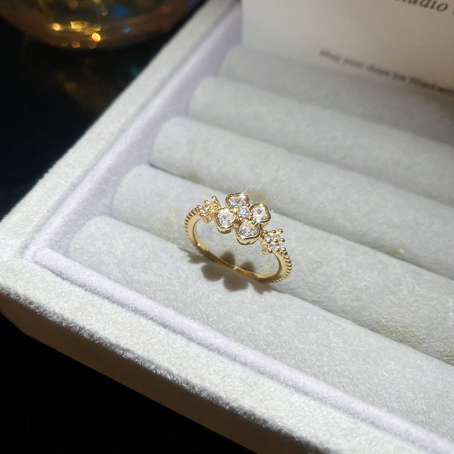 Anello Aperto Elegante Minimalista da Donna in Rame con Zirconia a Forma di Fiore, Design Geometrico e Sensazione di Lusso