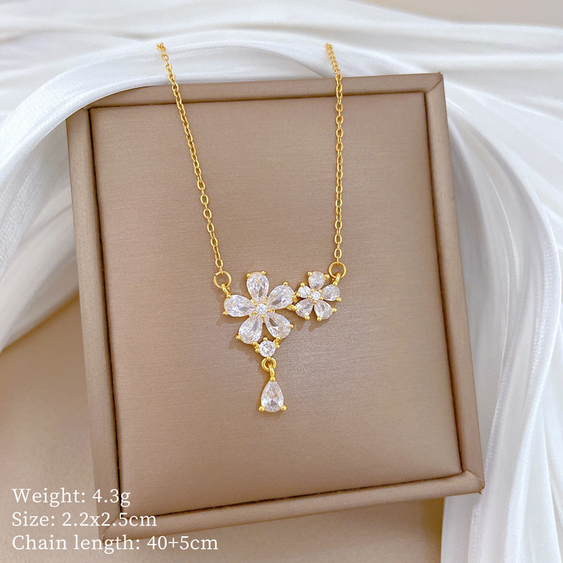 Sweet Elegant Five-Leaf Flower Plant Shape Cubic Zirconia Inlaid Titanium Steel Necklace for Unisex