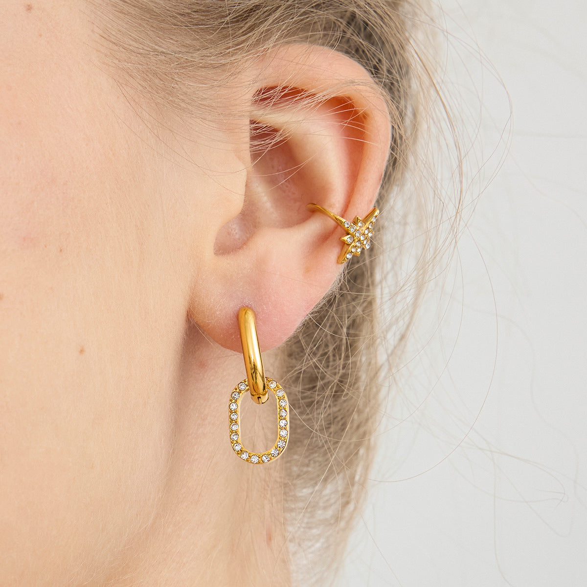 Orecchini a clip ipoallergenici in acciaio inossidabile a forma di stella a otto punte con intarsio di zirconi, design di lusso elettroplaccato per donna