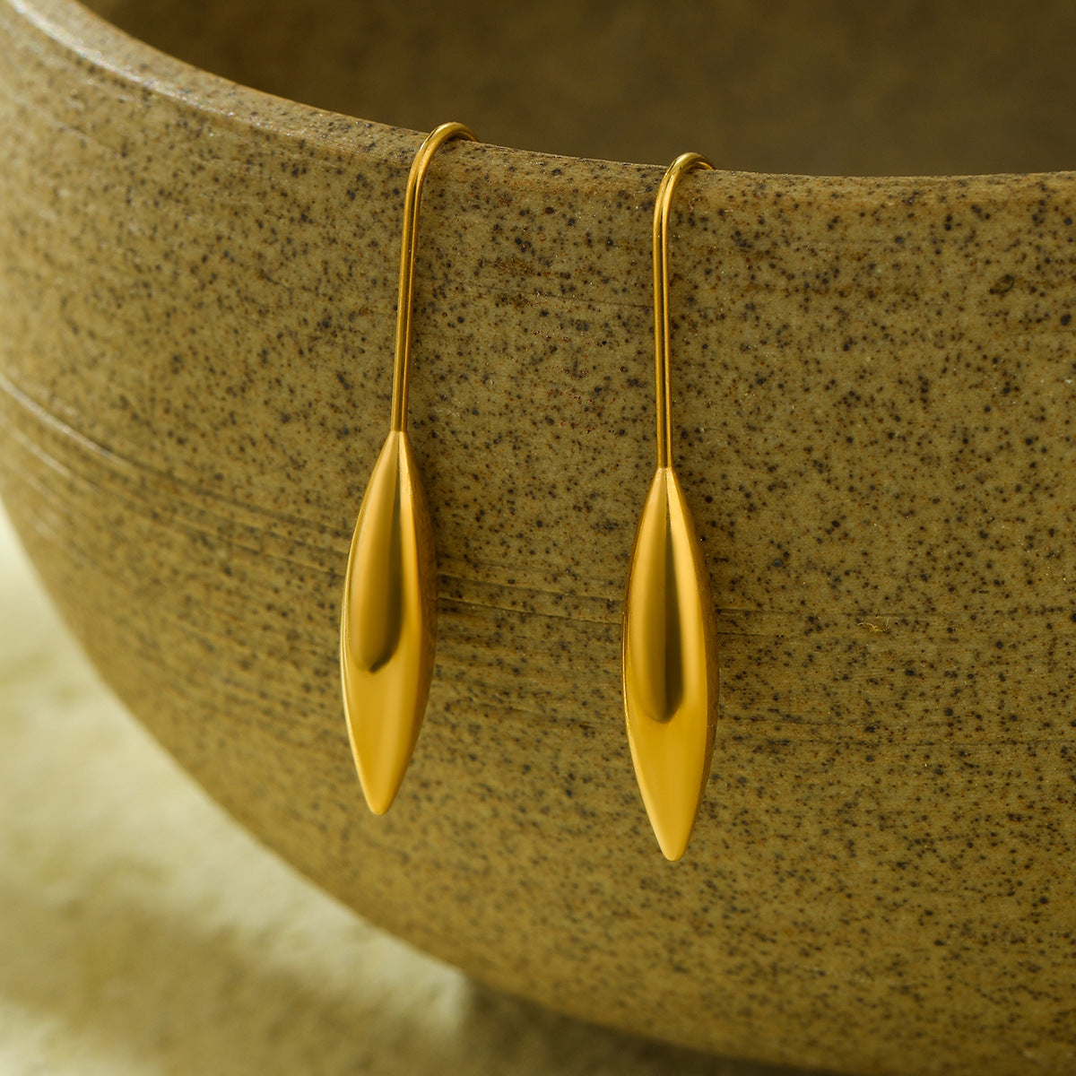 Pendientes Vintage Minimalistas de Acero Inoxidable con Forma de Gota Irregular con Chapado en Oro de 18K para Mujer